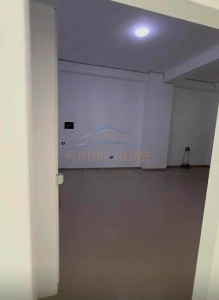 Shitet, Dyqan, Rruga Besim Alla