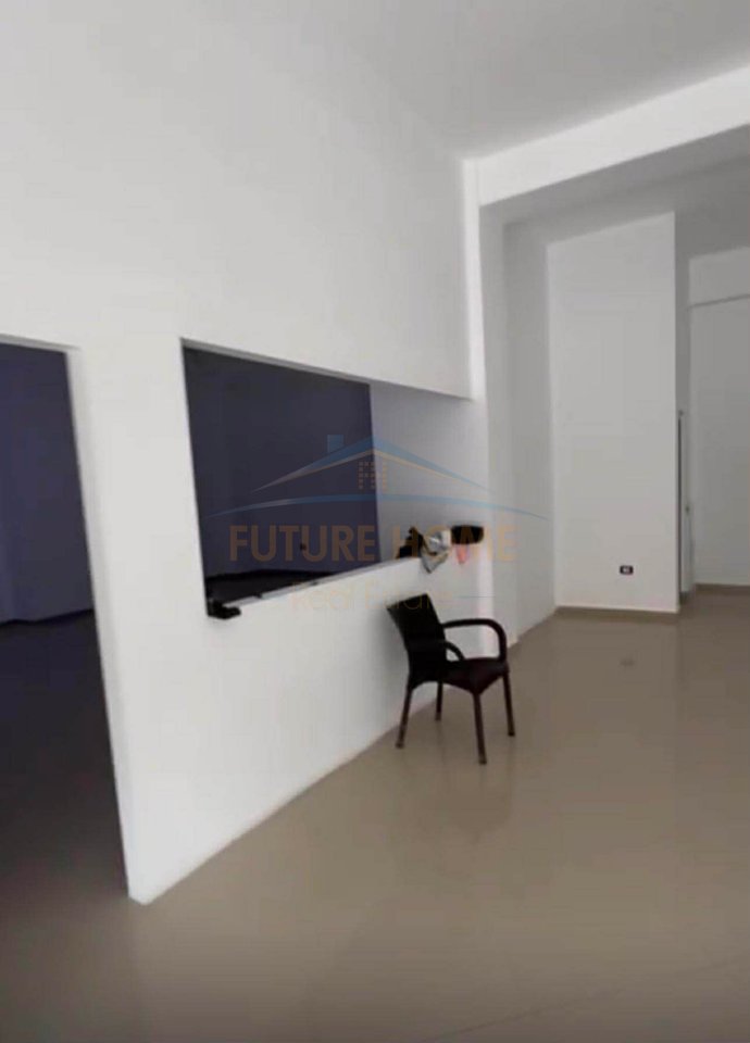 Shitet, Dyqan, Rruga Besim Alla