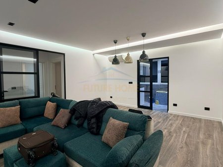 Shitet, Apartament 2+1 Laprake, Tiranë.