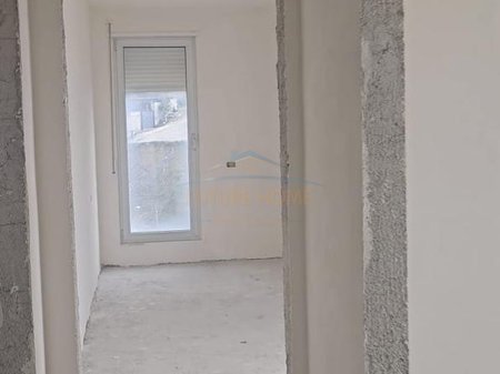 Shitet, Apartament 2+1, Ali Demi