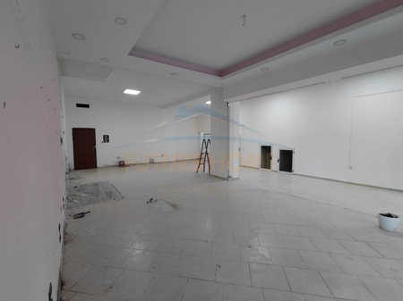 Qira, Obchodní Prostor, Kavaje