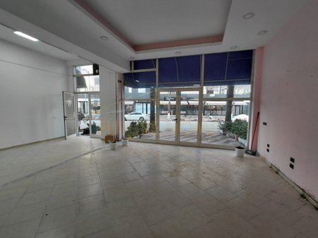 Qira, Obchodní Prostor, Kavaje