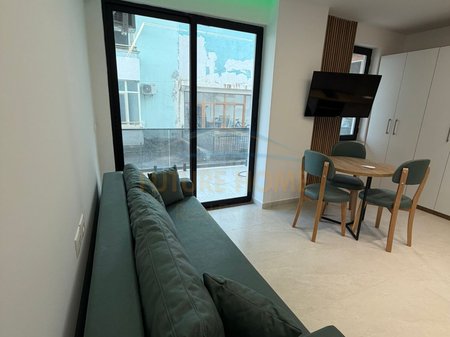 Shitet, Garsoniere, Mali i Robit, Golem