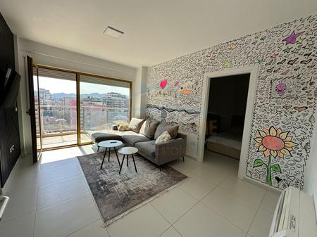 Qira, Apartament 2+1, Blloku, Tiranë.