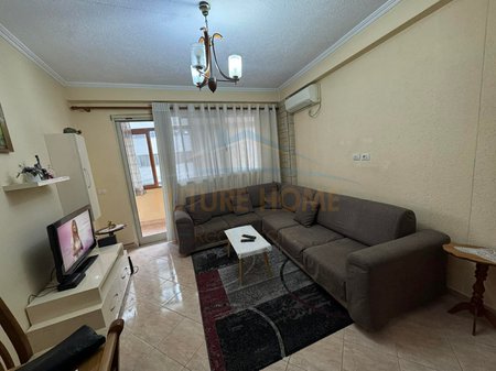 Shitet Apartament 2+1 – Unaza e Re, pranë Bar Univers