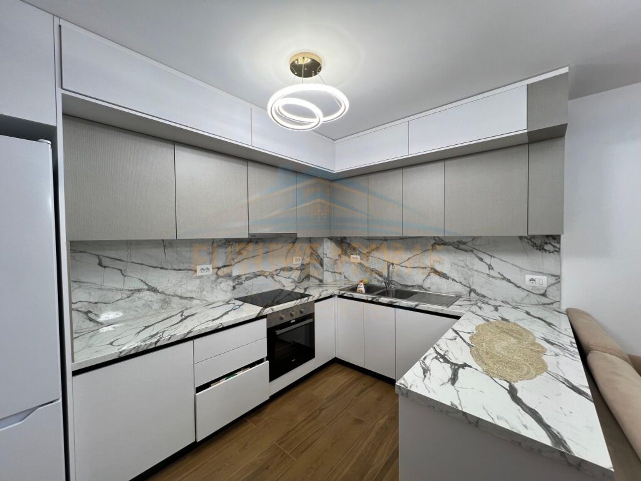 Qera, Apartament 2+1, 21 Dhjetori