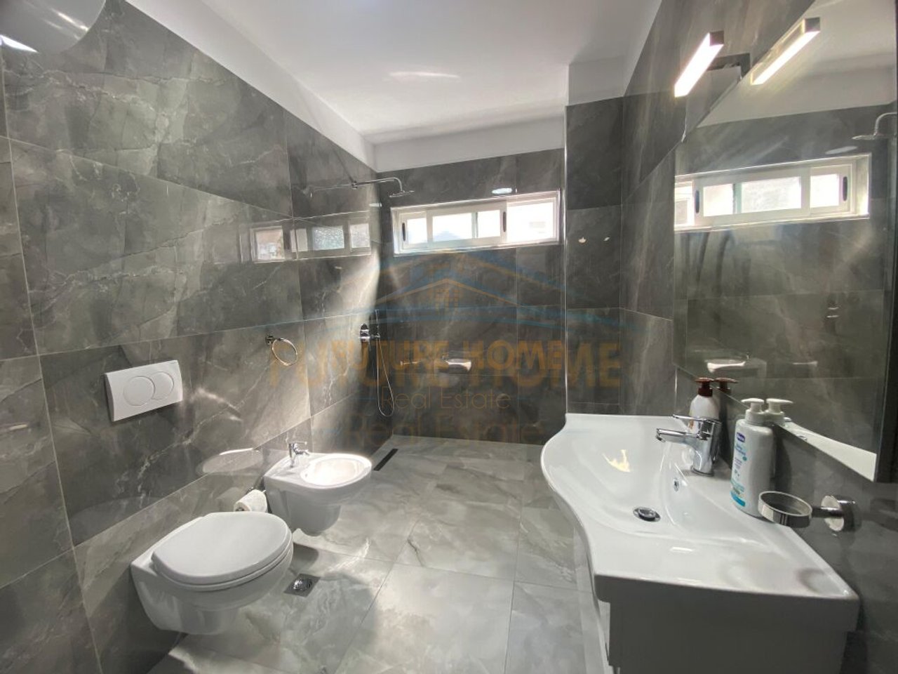 Qera, Apartament 2+1, 21 Dhjetori