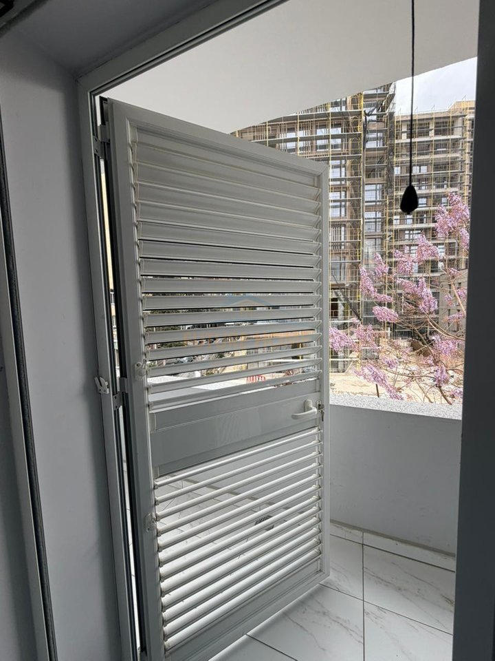 In vendita, appartamento 2+1+2, via Barrikadave, Tirana