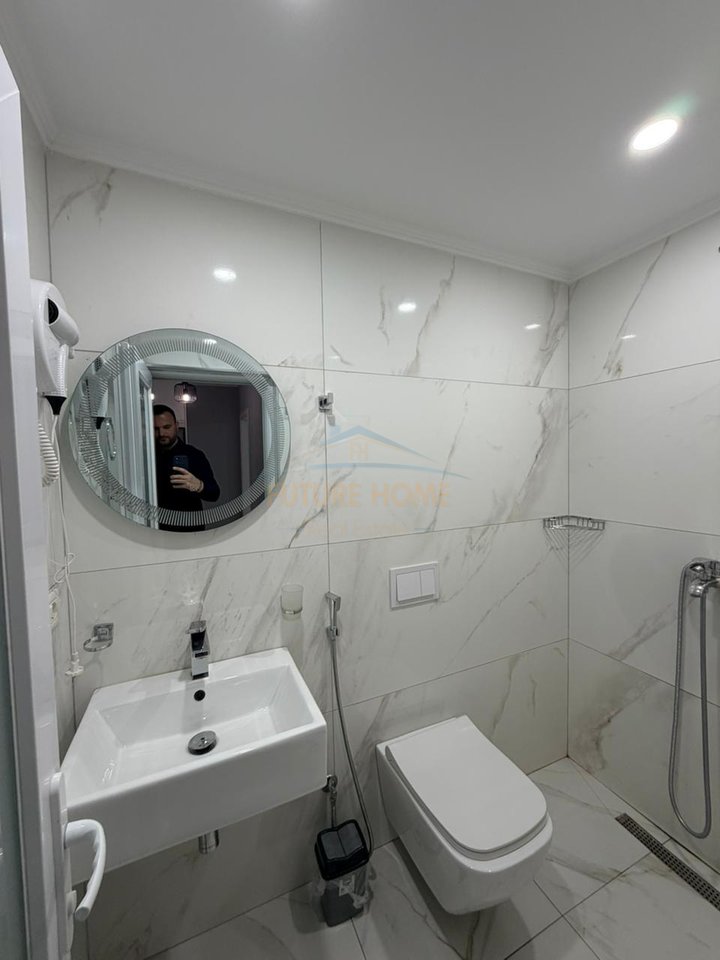 In vendita, appartamento 2+1+2, via Barrikadave, Tirana