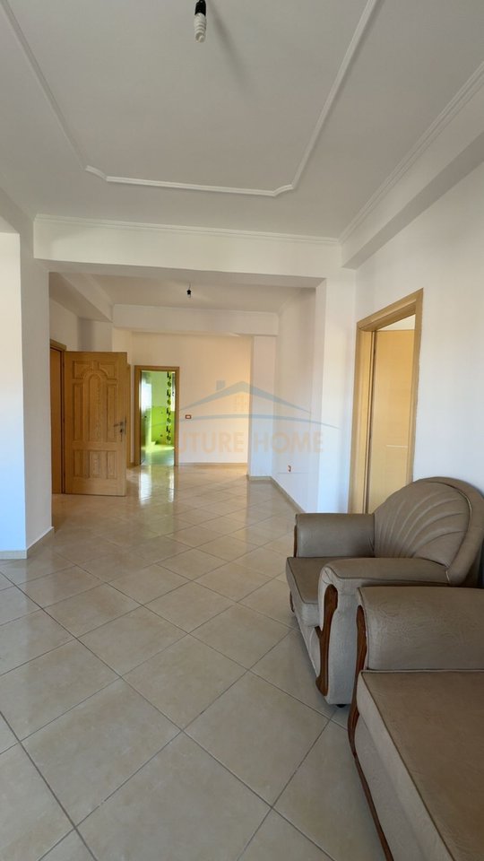 Qira, Shtëpi Private 4+1+2+3+Parkim, Shkallnur, Durrës