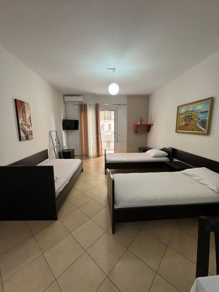 Shitet, Apartament 1+1, Rruga Petro Marko, Vlorë.