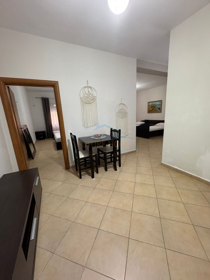 Shitet, Apartament 1+1, Rruga Petro Marko, Vlorë.