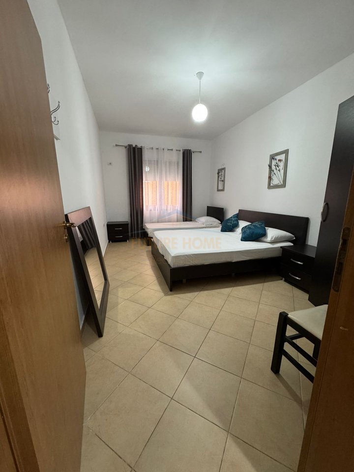Shitet, Apartament 1+1, Rruga Petro Marko, Vlorë.