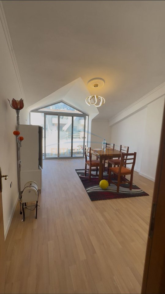 Shitet,Apartament 1+1+Verande, Rruga e Thesarit, Fresk