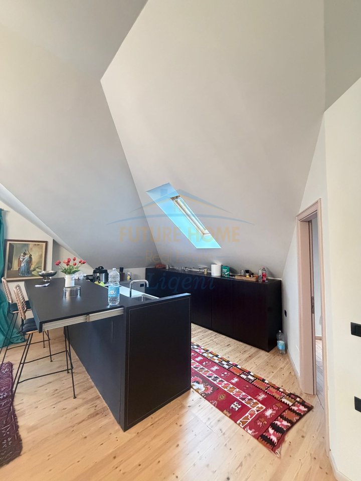 Shitet Apartament 2+1+2 , Komuna e Parisit