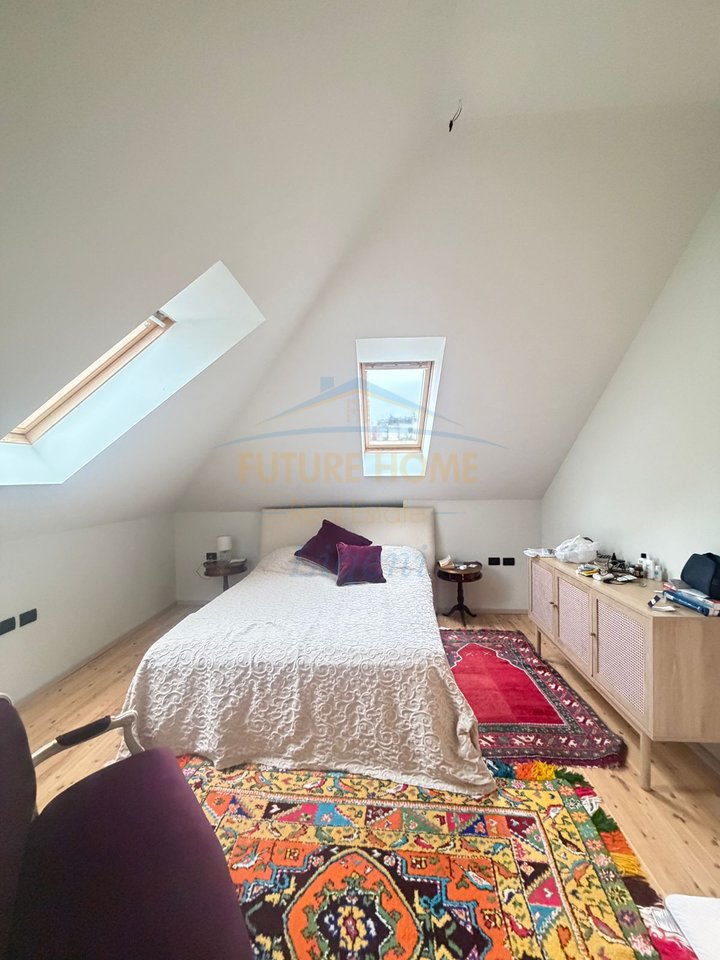 Shitet Apartament 2+1+2 , Komuna e Parisit