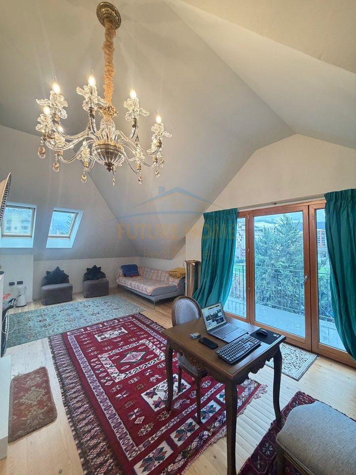 Shitet Apartament 2+1+2 , Komuna e Parisit