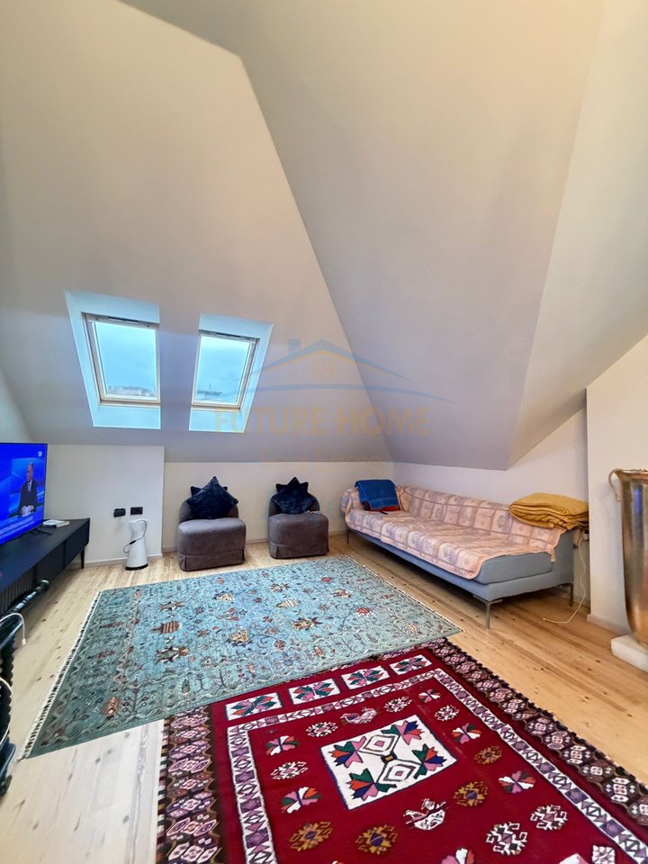 Shitet Apartament 2+1+2 , Komuna e Parisit