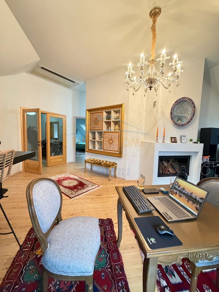 Shitet Apartament 2+1+2 , Komuna e Parisit