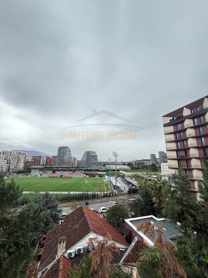 Shitet Apartament 2+1+2 , Komuna e Parisit