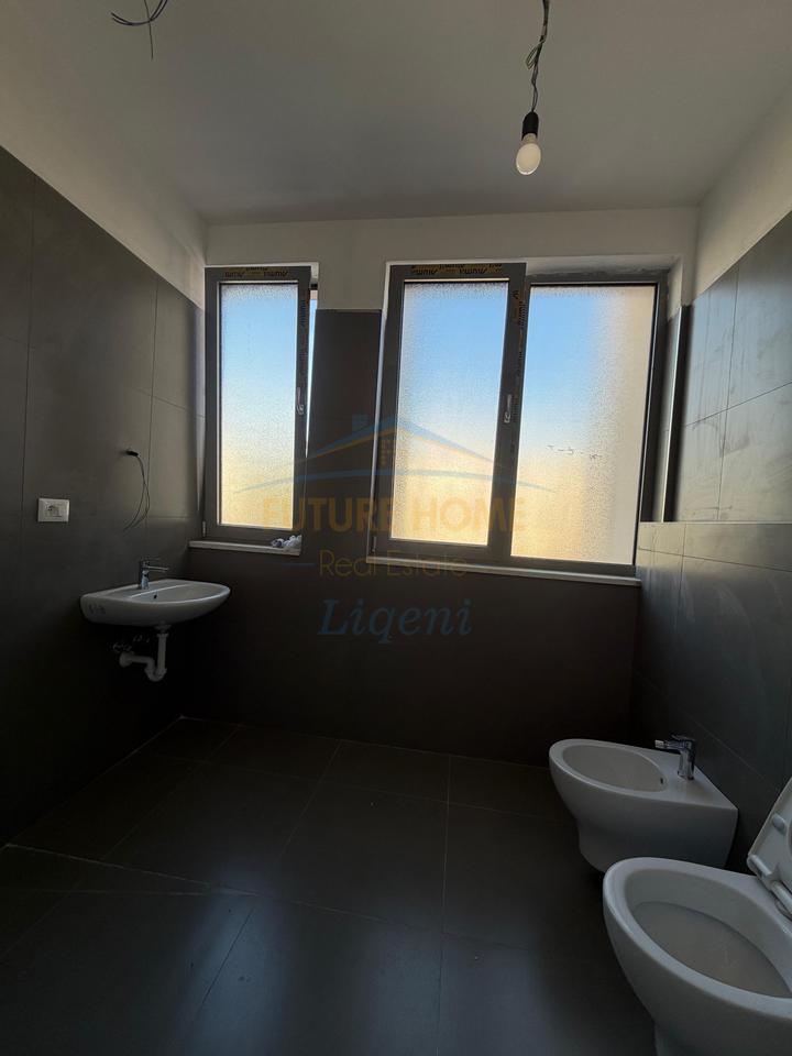 Qera, Vilë, Rezidenca Green Valley , Liqeni I Thatë, Tiranë.