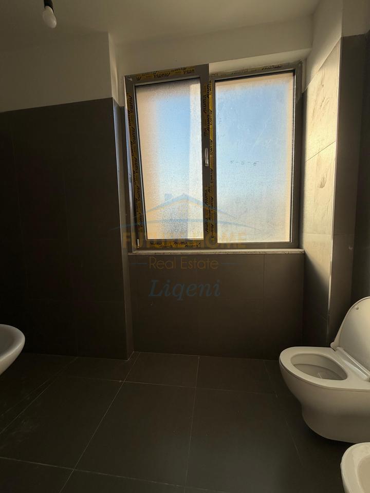 Qera, Vilë, Rezidenca Green Valley , Liqeni I Thatë, Tiranë.