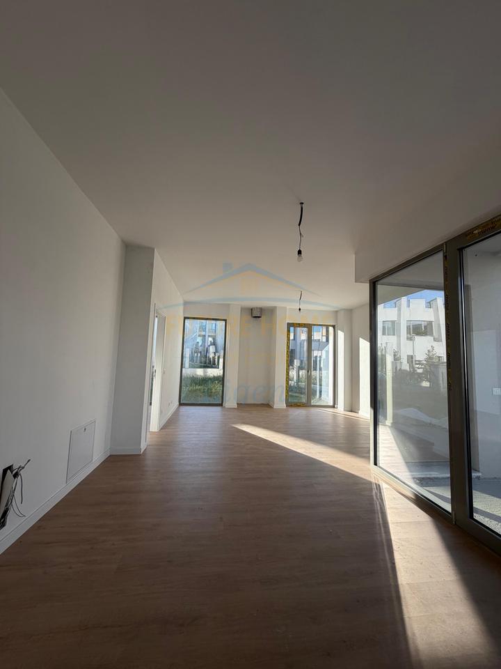 Qera, Vilë, Rezidenca Green Valley , Liqeni I Thatë, Tiranë.