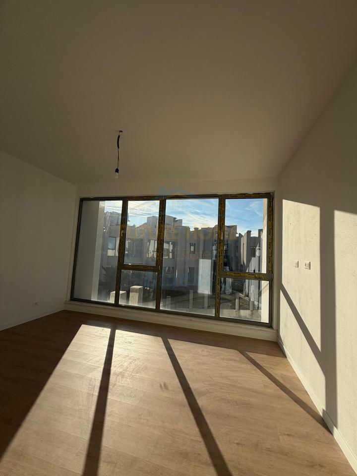 Qera, Vilë, Rezidenca Green Valley , Liqeni I Thatë, Tiranë.