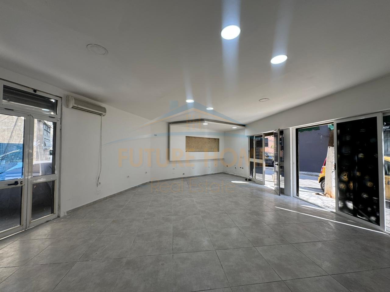 Qira, Ambient Biznesi, Zogui i Zi, Tiranë