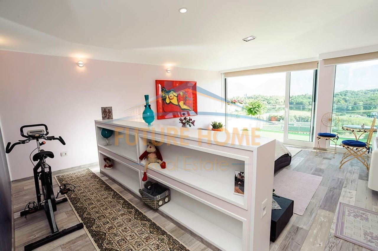 Shitet, Penthouse 2+1+2, Liqeni i Thate