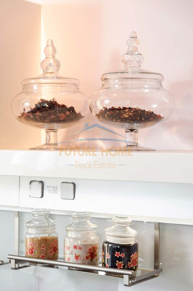 Shitet, Penthouse 2+1+2, Liqeni i Thate