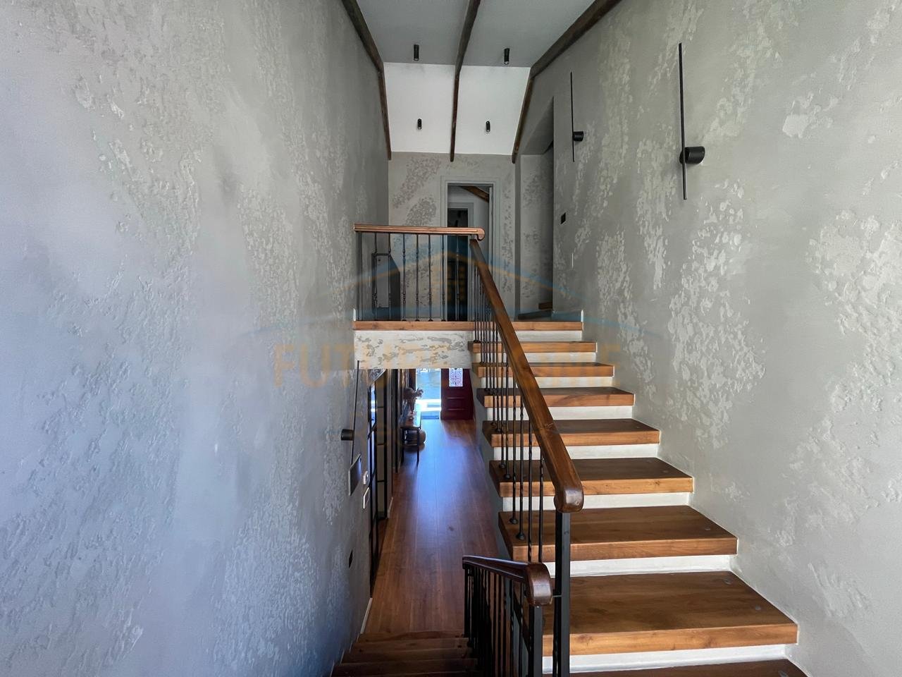 For Sale, Private Villa, Neighborhood 16, Korçë