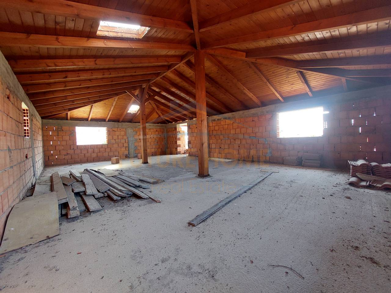 4-story building with land for sale in Babrru, Tirana – 442 m²