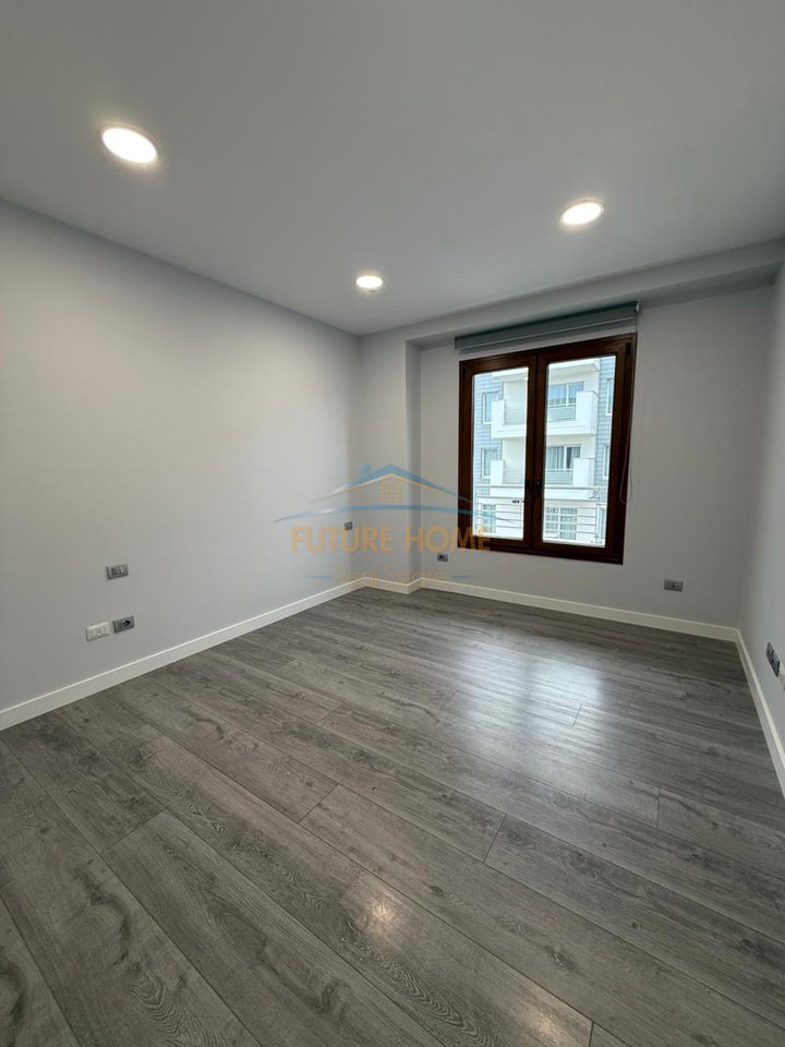 Qira, Ambient per zyra, Hilton Garden Inn Tirana