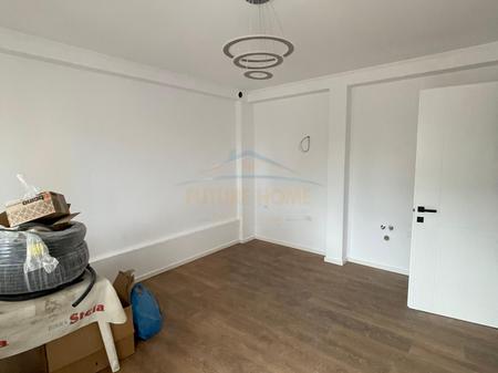 Shitet, Apartament 1+1+Garderobë, Tregu Elektrik , Tiranë.