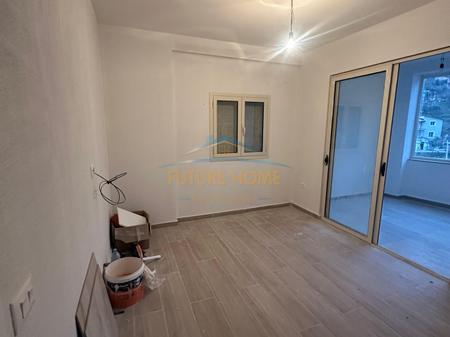 Shitje, Apartament 2+1, Rruga Thesarit, Fresk !