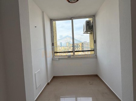 Qera, Ambient per zyra, Rruga e Kosovareve, Tirane