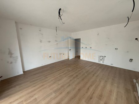 Shitet, Apartament 1+1, Terminali, Korçë