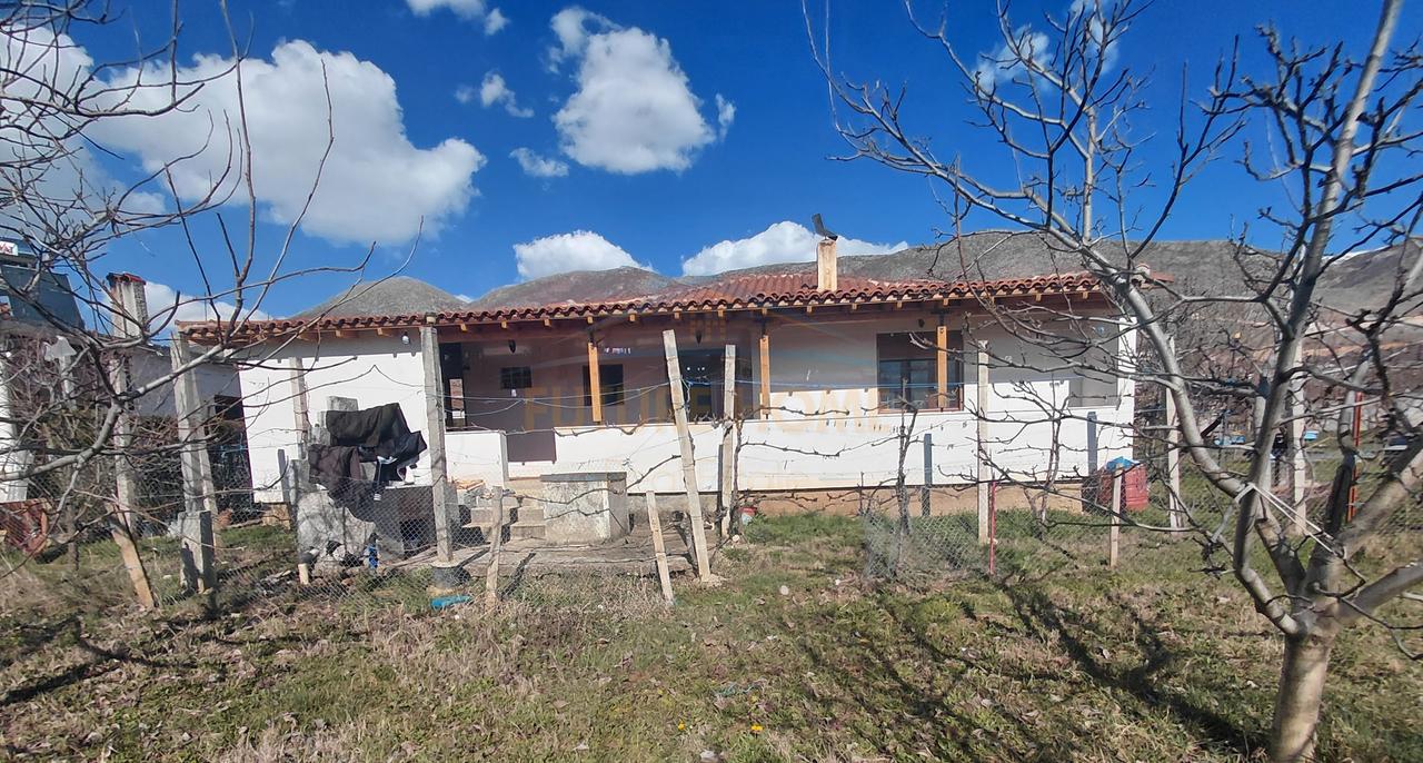 Shitet , Shtëpi Private + Truall +  Tokë Arë , Podgorie ,Maliq