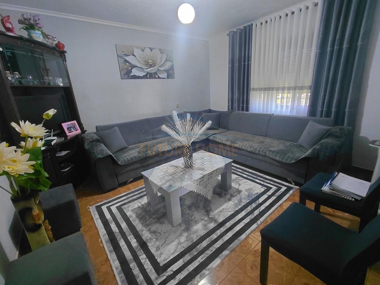 Shitet , Shtëpi Private + Truall +  Tokë Arë , Podgorie ,Maliq