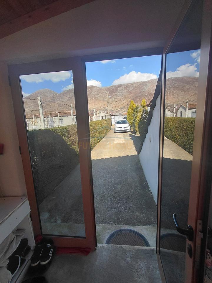 Shitet , Shtëpi Private + Truall +  Tokë Arë , Podgorie ,Maliq