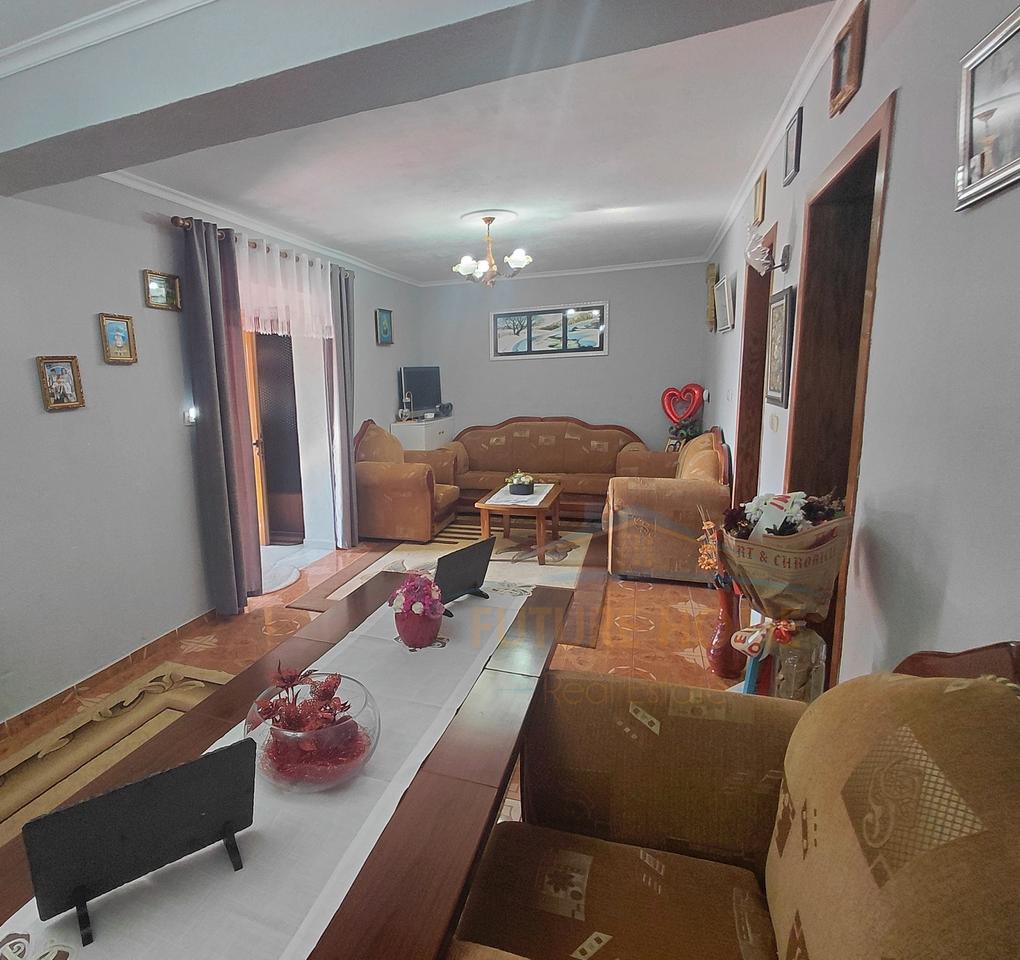 Shitet , Shtëpi Private + Truall +  Tokë Arë , Podgorie ,Maliq