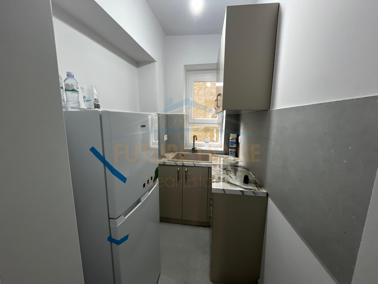 Qera, Ambiente Commerciale, Vicino al Nuovo Ospedale Maternità, Viale Giovanna d'Arco, Tirana.