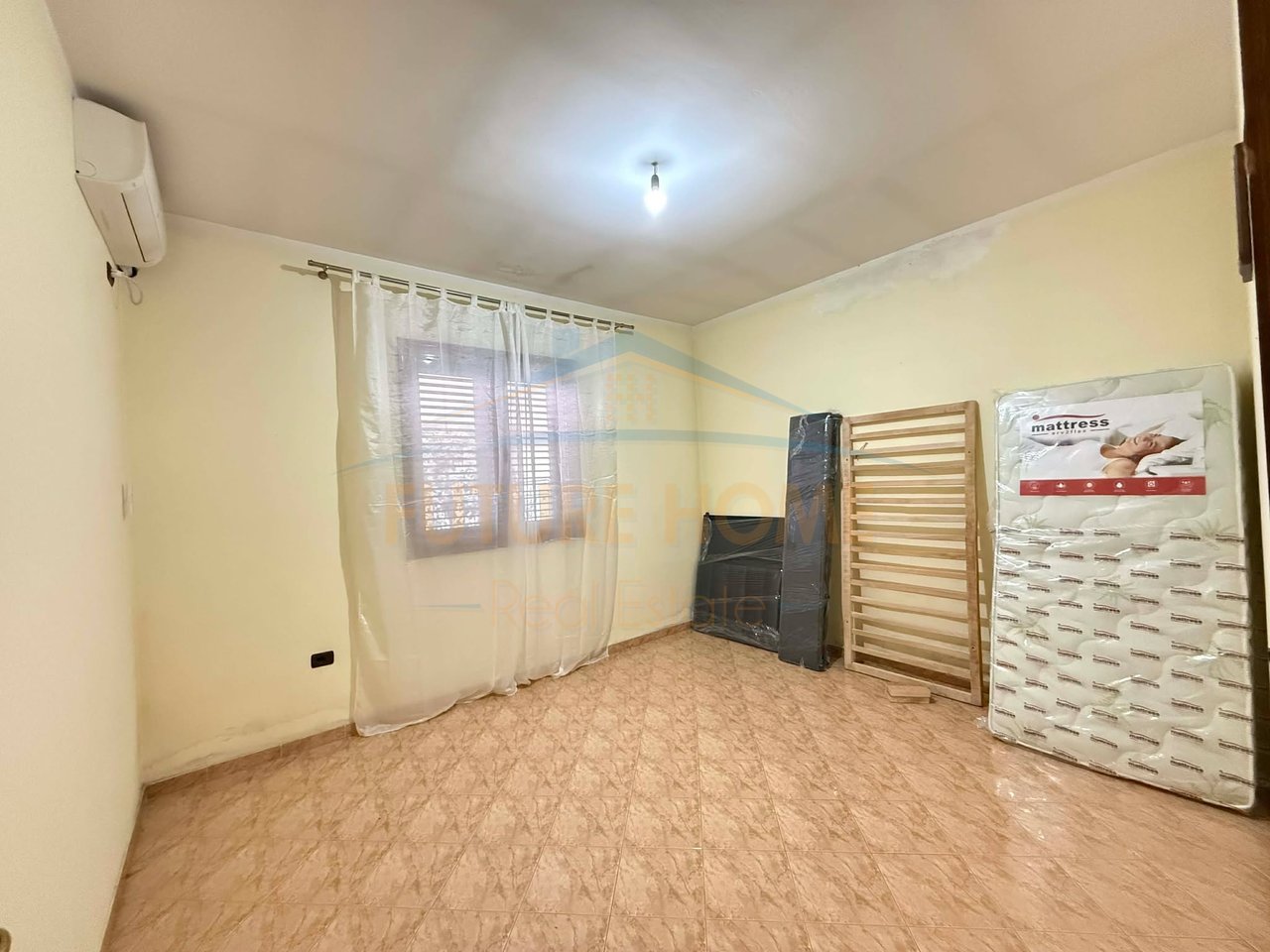 Qera, Shtëpi Private 2+1 + 2 Vende Parkimi, Rruga “Ferhat Draga”, Laprakë