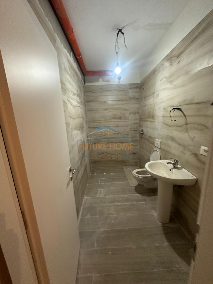 Shitje, Apartament 2+1, Rruga Thesarit, Fresk !