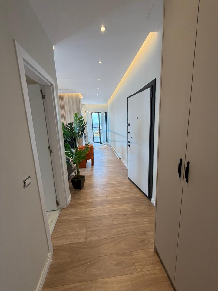 Qira, Apartament 1+1+Post Parkimi, Rruga e Barrikadave, Tiranë.