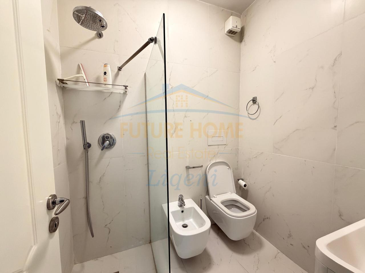 Shitet, Apartament 2+1, Pazari i Ri, Tiranë