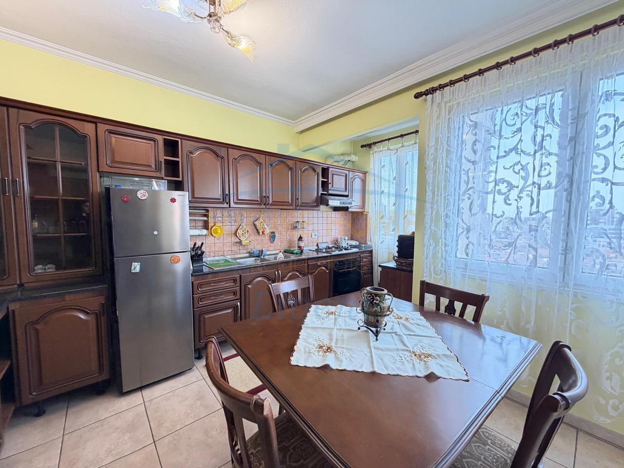 Shitet, Apartament 2+1, Pazari i Ri, Tiranë