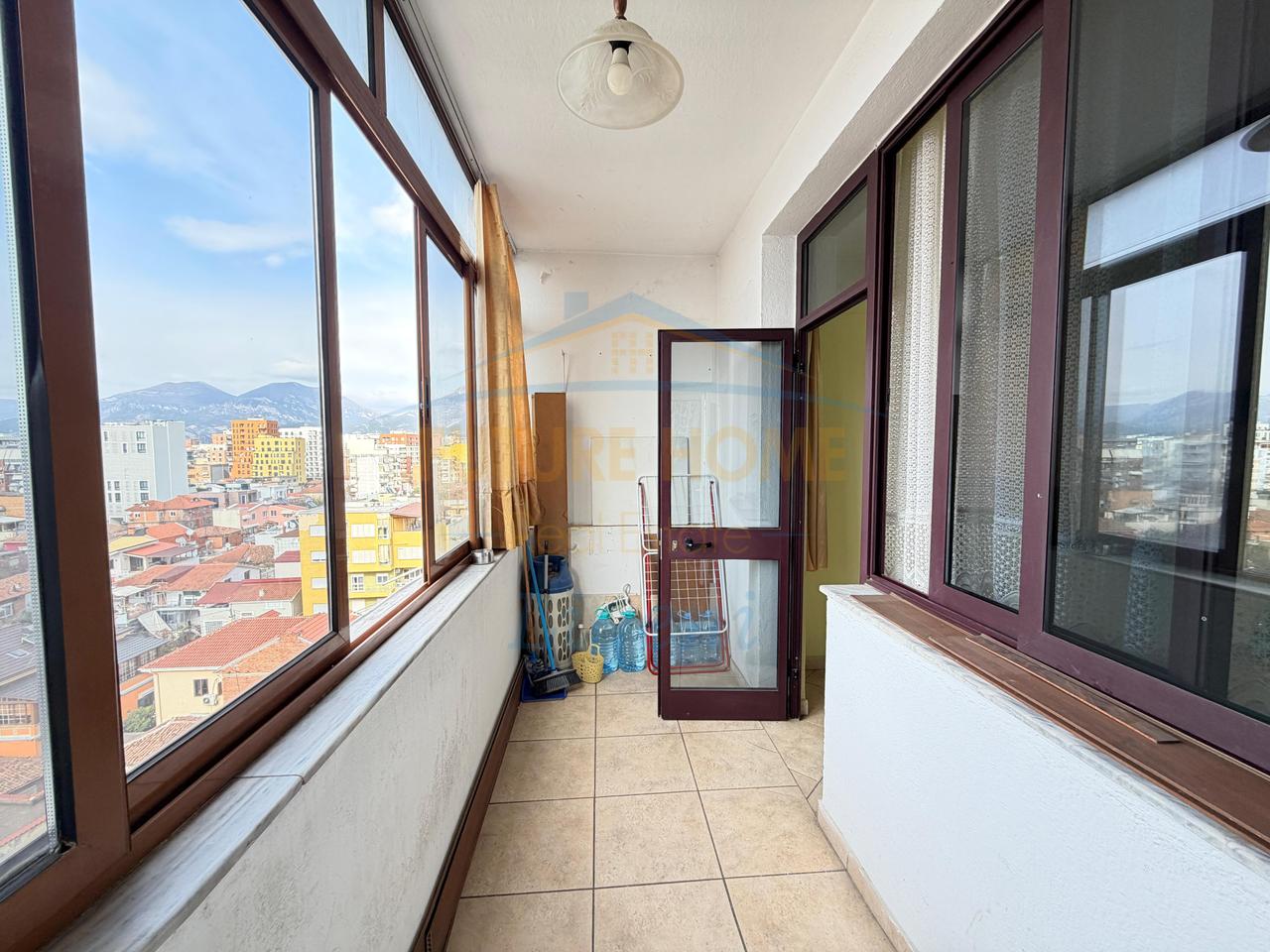 Shitet, Apartament 2+1, Pazari i Ri, Tiranë