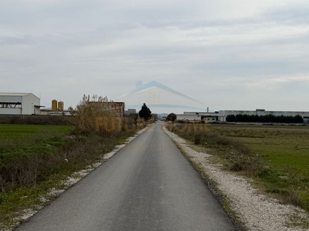 Shitet, Tokë, Autostrada Durrës-Tiranë